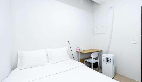 Standard Double Room with Shared Bathroom