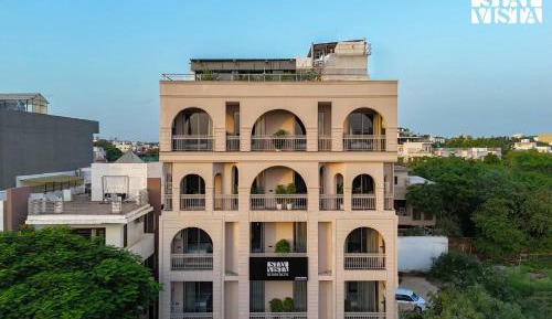 Executive Room @ StayVista Residences at DLF Phase 3 