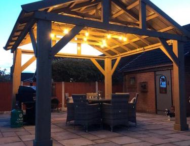 Deluxe One-Bedroom Apartment