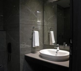 Deluxe Double Room (2 Adults + 1 Child)