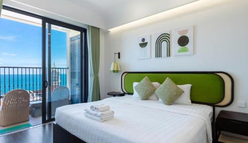 Deluxe Double Room with Balcony and Sea View