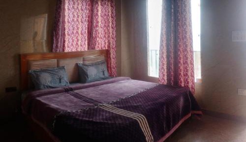 Deluxe Room (2 Adults + 1 Child)