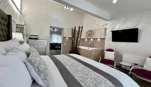 King Suite with Spa Bath