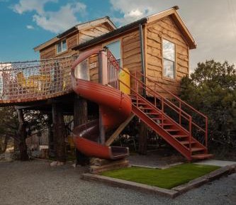 Apartment with Mountain View
