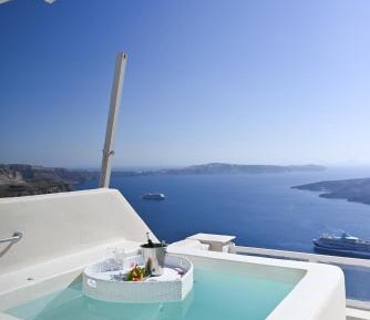HONEYMOON SUITE WITH CALDERA VIEW & PRIVATE JACUZZI