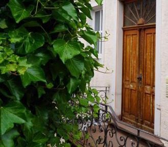 Two-Bedroom Apartment with Shower 