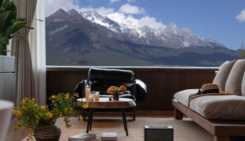 Suite with Mountain View