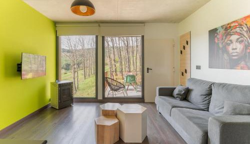 Apartment with Mountain View