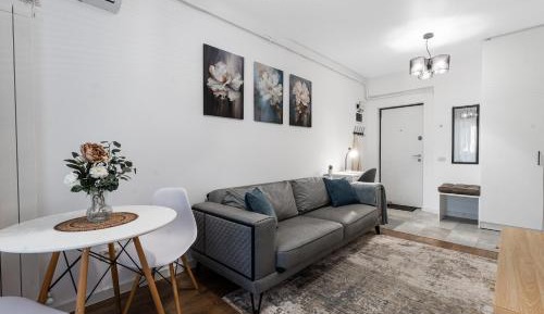 Studio Apartment with Queen Bed