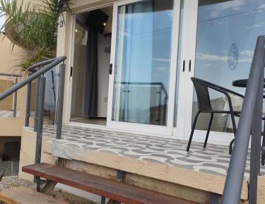 One-Bedroom Apartment with View