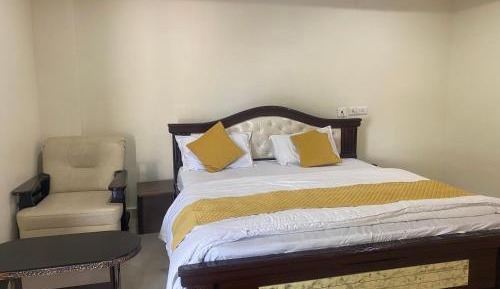 Deluxe Double Room (2 Adults + 1 Child)