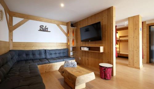 Two-Bedroom Apartment with Mountain View