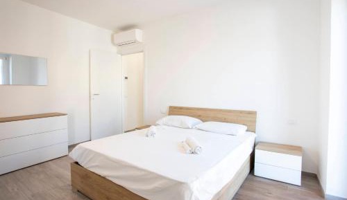 Two-Bedroom Deluxe Apartment with Balcony