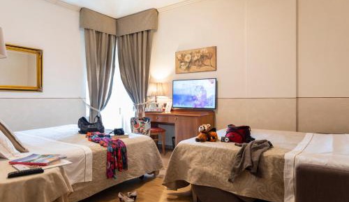 Family Room (2 Adults + 2 Children)
