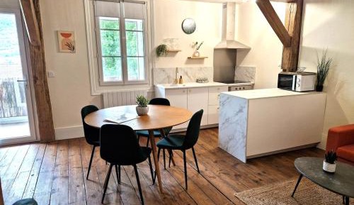 One-Bedroom Apartment with Balcony and Mountain View  