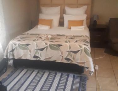 Deluxe Room (2 Adults + 1 Child)