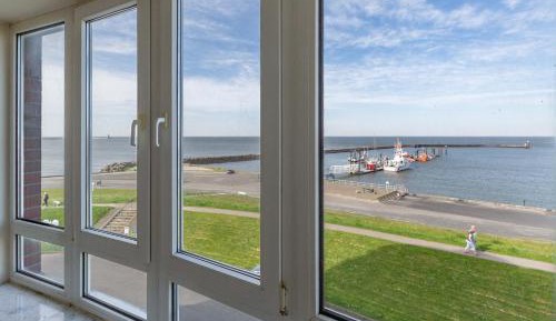 One-Bedroom Apartment with Balcony