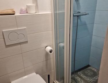 One-Bedroom Apartment with Balcony