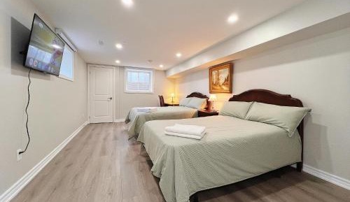 Quadruple Room with Private Bathroom