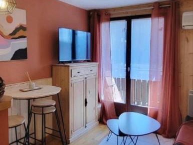 Studio with Mountain View