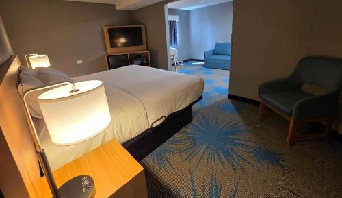 King Suite - Non-Smoking