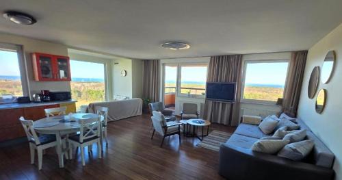 Four-Bedroom Apartment with Balcony 