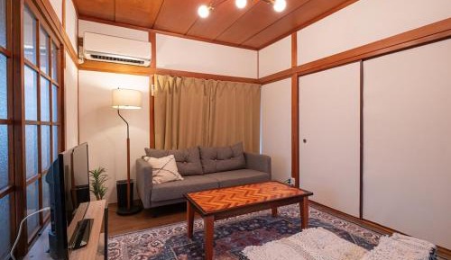 Apartment With Shared Bathroom