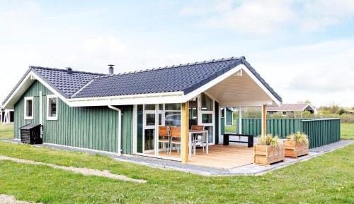 Three-Bedroom Holiday Home 