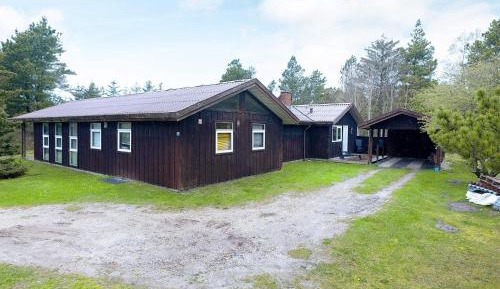 Five-Bedroom Holiday Home