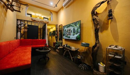 One-Bedroom Apartment with Balcony