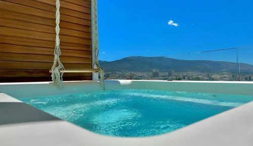 Penthouse Suite with private Infinity Jacuzzi