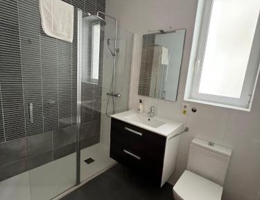 Two-Bedroom Deluxe Apartment with Balcony