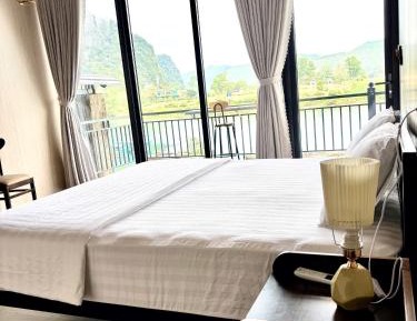 King Room with Balcony