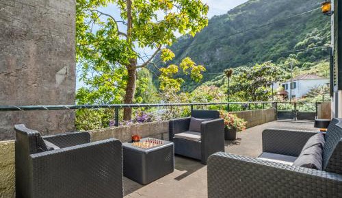 Three-Bedroom Apartment with Balcony