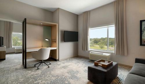 1 Bedroom Suite, 1 King, Sofa bed