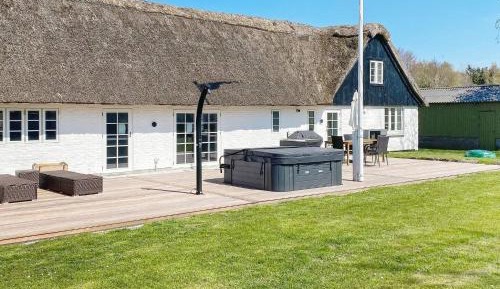 Three-Bedroom Holiday Home 