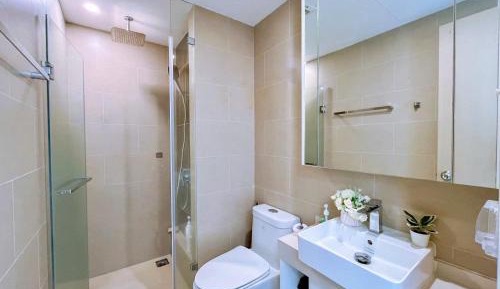 One-Bedroom Apartment with Balcony