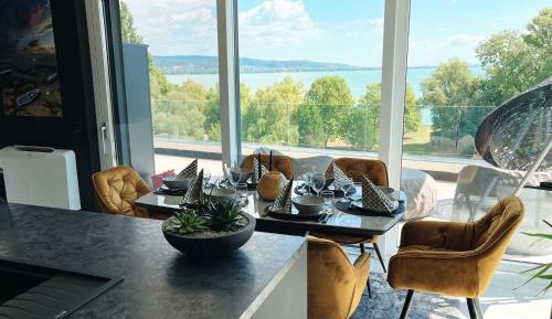 Suite with Lake View