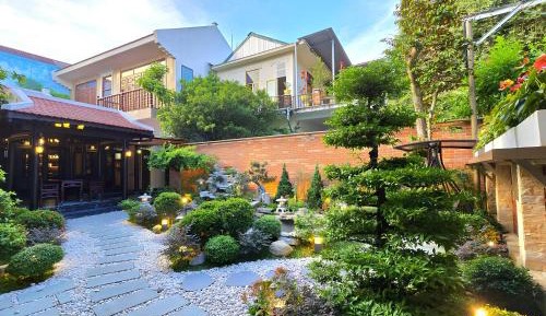 Villa with Garden View