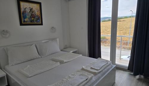 Apartment with Lake View