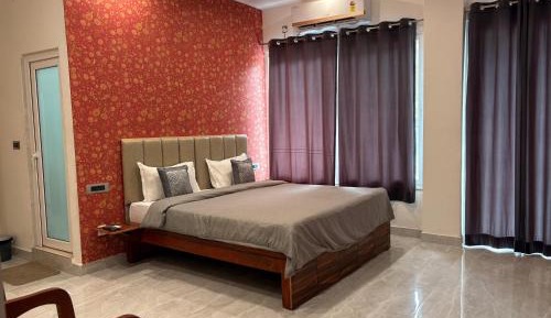 Queen Room with Balcony