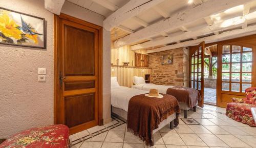 Double or Twin Room with Private Bathroom