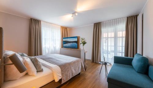 Apartment with Lake View