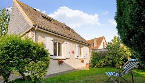 Three-Bedroom Holiday Home 