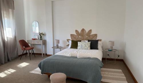 Four-Bedroom Apartment with Balcony 