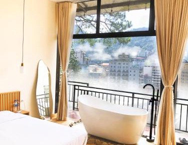 Queen Room with Spa Bath