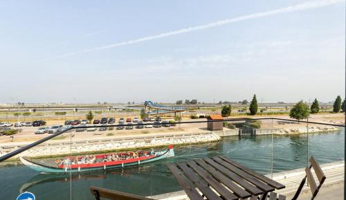 One-Bedroom Apartment with Balcony