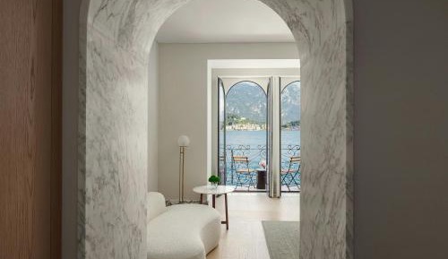 Standard King Room with Lake View