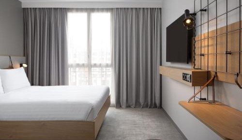 Moxy Sleeper Double Room with City View