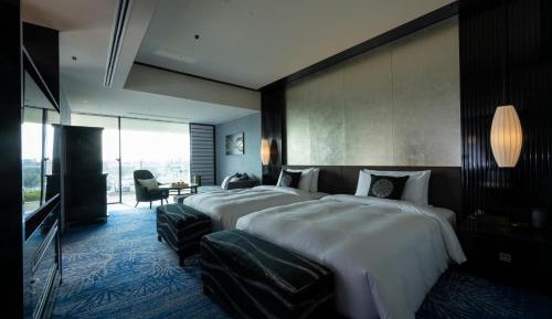 Luxury City View Twin